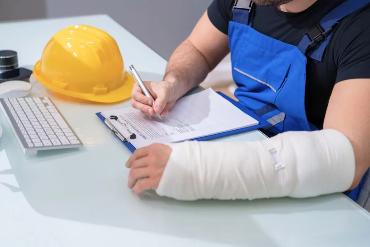 Ubezpieczenie od utraty pracy – co obejmuje, komu się opłaca i jak działa polisa